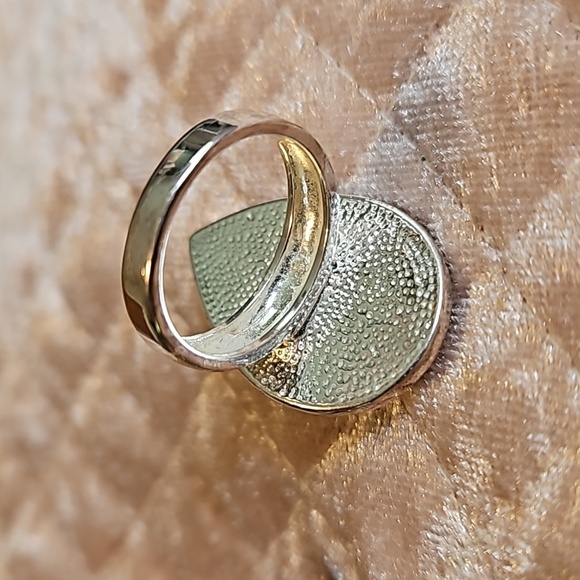 Two Beautiful Rings Crystal Silvertone - Picture 6 of 8